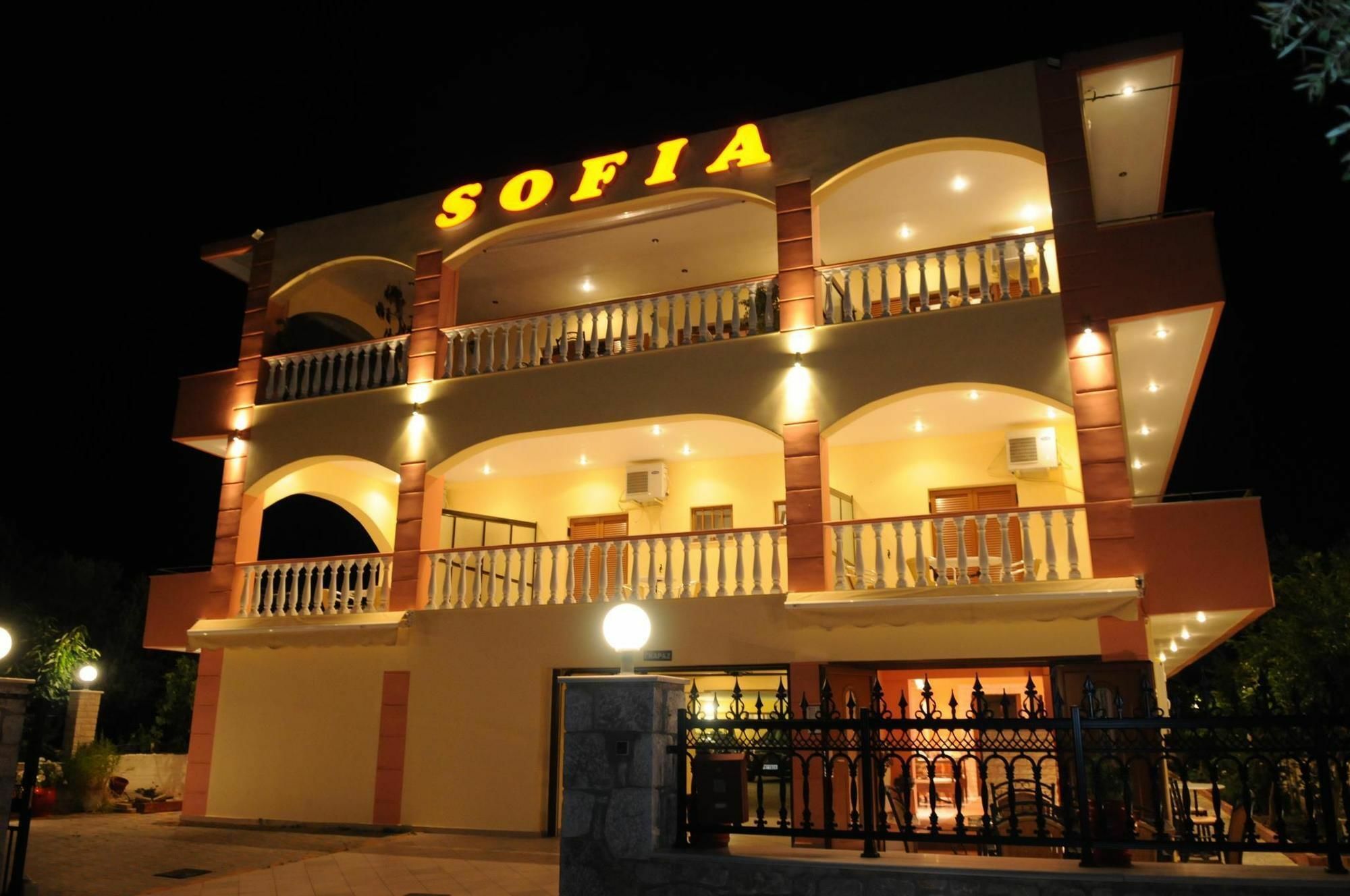 Sofia Apartments Mavrovoúnion Exterior foto